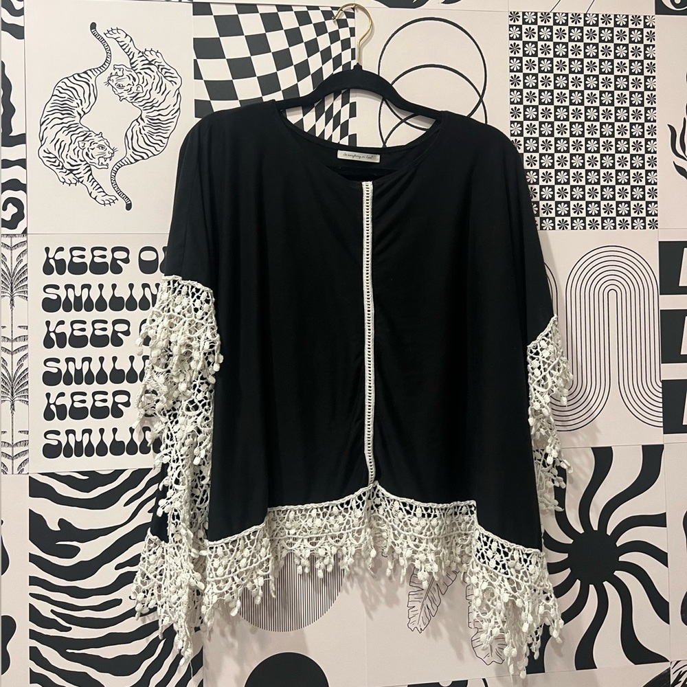 🖤 Crochet Trim Poncho 🖤